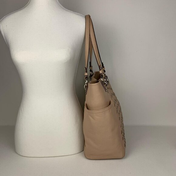 Coach Elegant Putty Beige Leather Tote Bag - Chic & Versatile Carryall for Any O - Picture 4 of 8